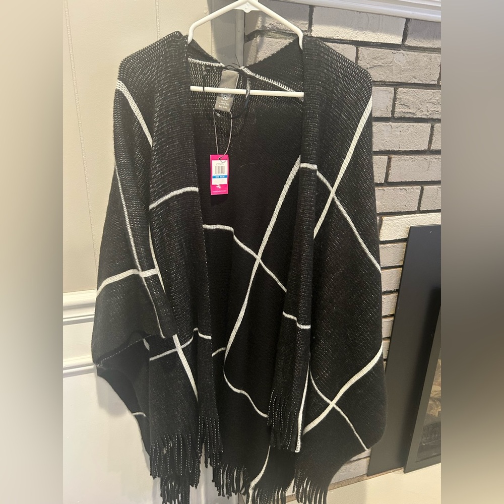 Vince Camuto Black and White Plaid Women's Sweater NWT one size
